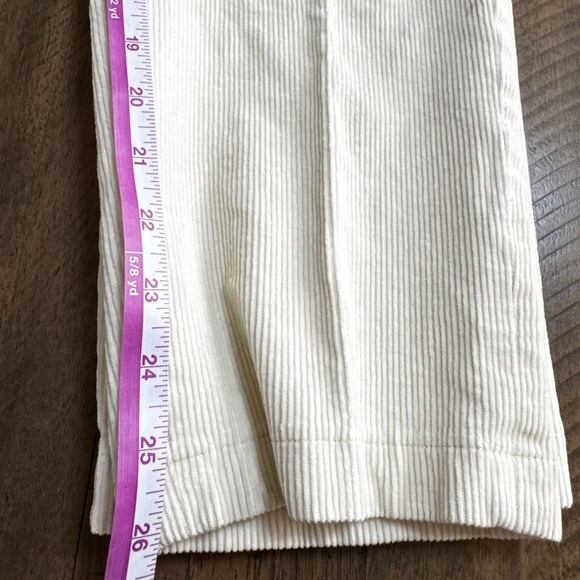 Uniqlo Women's Cream Capris - Picture 9 of 12